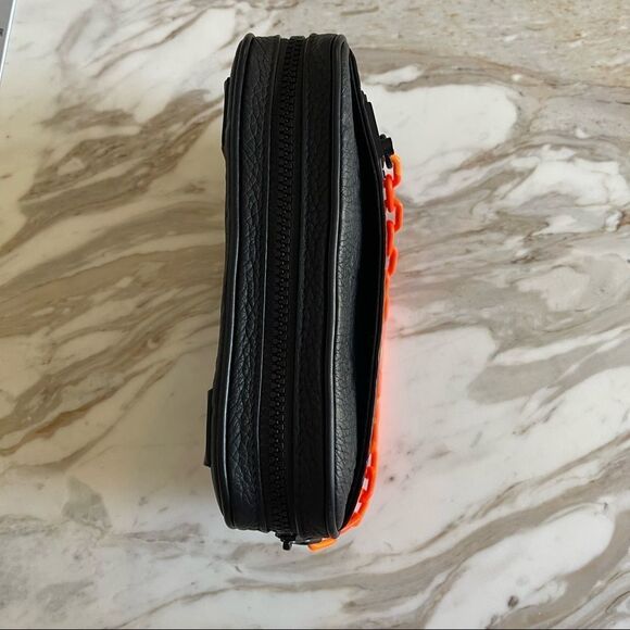 Louis Vuitton Soft Pochett Volga Black Monogram Embossed Leather Belt Bag Clutch - Picture 4 of 12